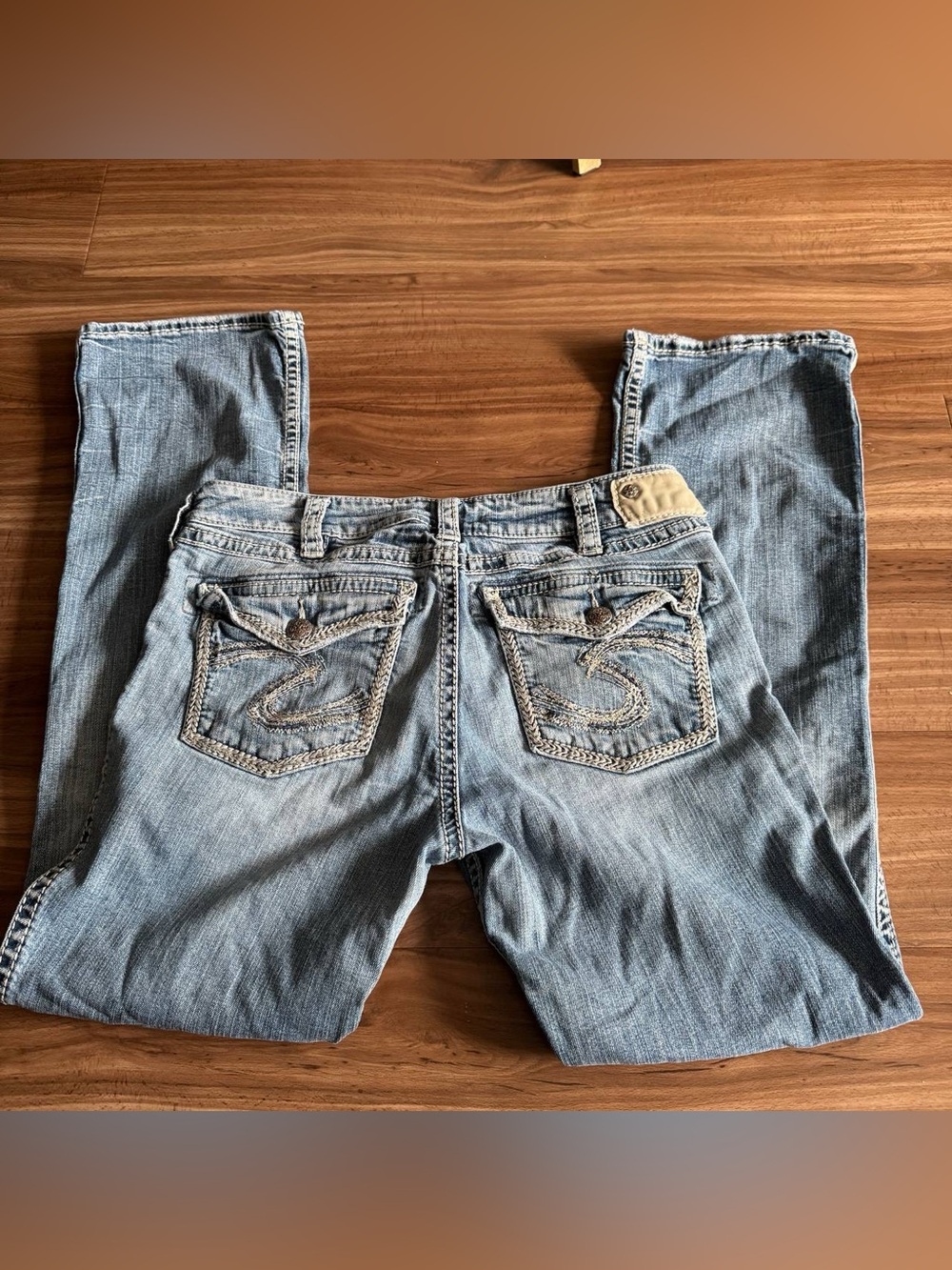 Silver Jeans Women’s Light Blue Bootcut Jeans with Embroidered Back Pockets
